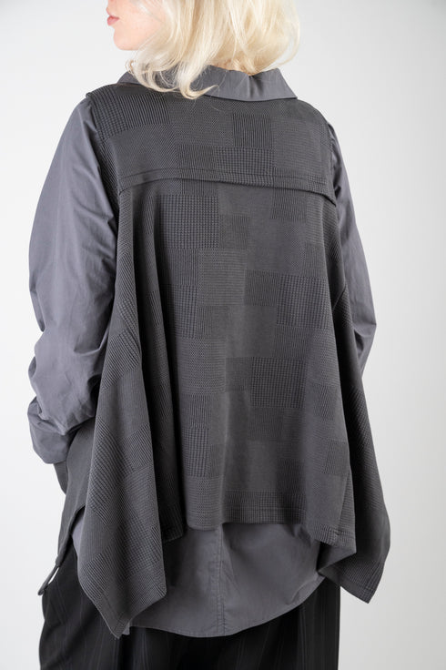 Knitted vest with geometric pattern